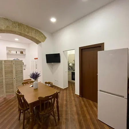 アパート Violet House